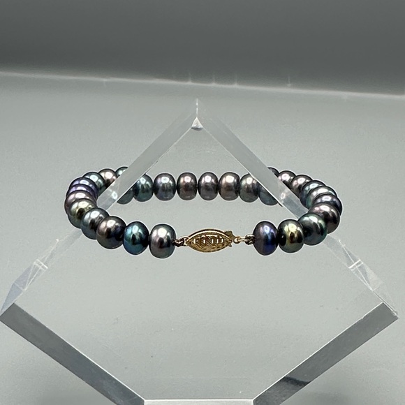 Jewelry - 10Kt Gold genuine Pearl Bracelet